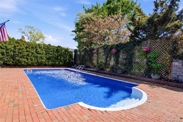 204 Violet Street, Massapequa Park, NY 11762