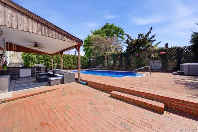 204 Violet Street, Massapequa Park, NY 11762