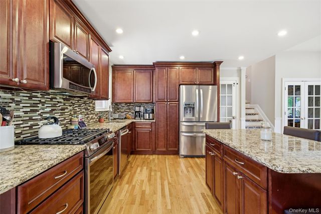 204 Violet Street, Massapequa Park, NY 11762