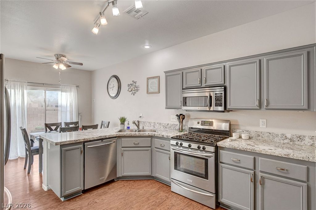 1438 Summer Glow Avenue, Henderson, NV 89012 — photo 4