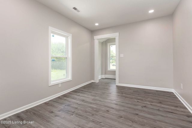 1052 CECIL Ave, Louisville, KY 40211