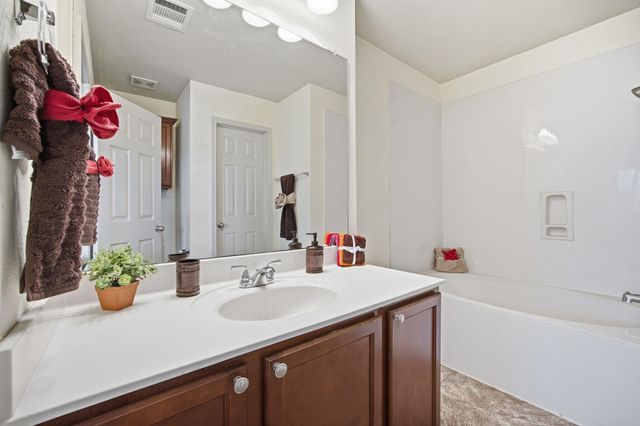 408 Azurite DR, Jarrell, TX 76537