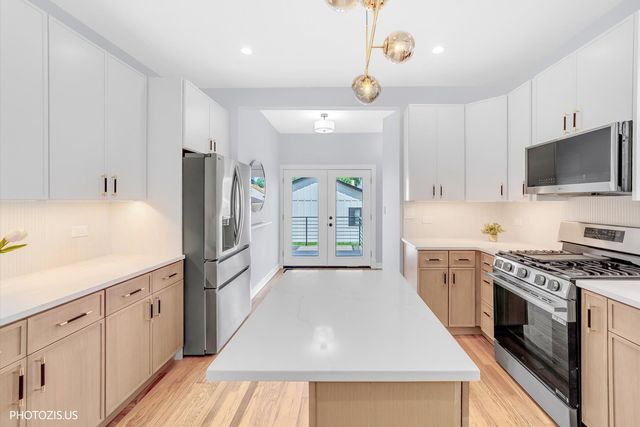 3625 N Nora Avenue, Chicago, IL 60634