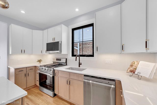 3625 N Nora Avenue, Chicago, IL 60634
