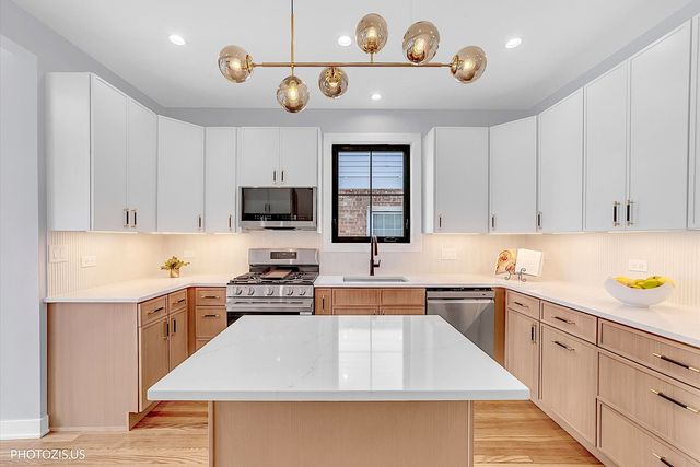 3625 N Nora Avenue, Chicago, IL 60634
