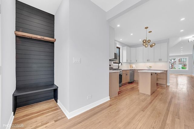 3625 N Nora Avenue, Chicago, IL 60634