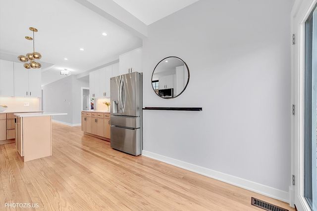 3625 N Nora Avenue, Chicago, IL 60634