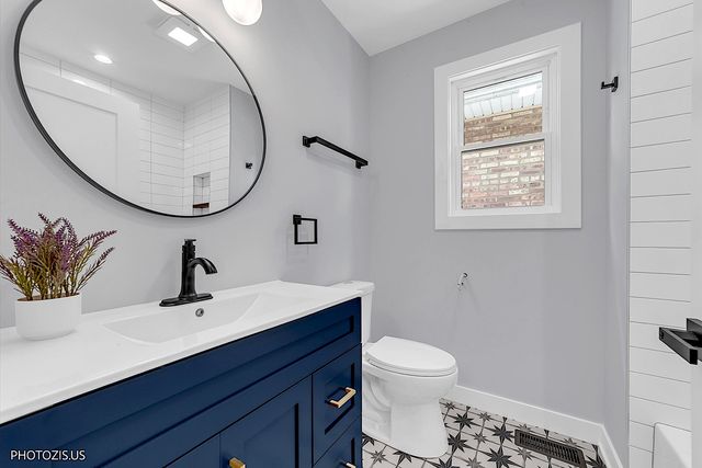 3625 N Nora Avenue, Chicago, IL 60634