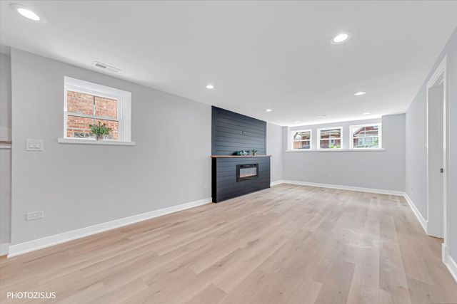 3625 N Nora Avenue, Chicago, IL 60634