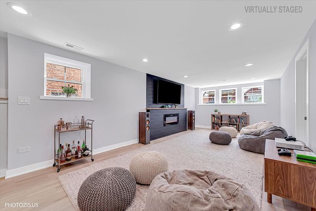 3625 N Nora Avenue, Chicago, IL 60634