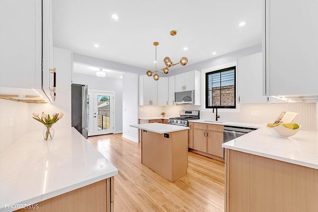 3625 N Nora Avenue, Chicago, IL 60634