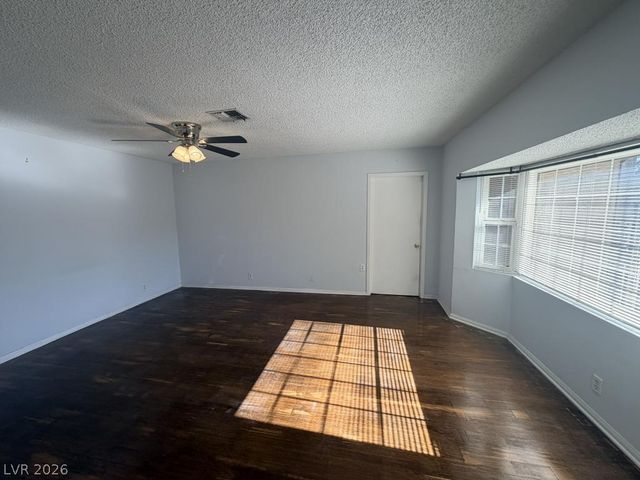 3940 Edgemoor Way, Las Vegas, NV 89121