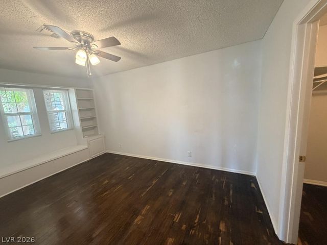 3940 Edgemoor Way, Las Vegas, NV 89121
