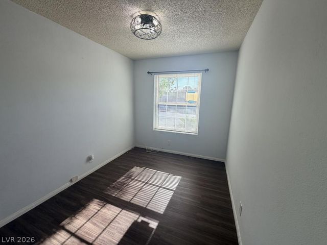 3940 Edgemoor Way, Las Vegas, NV 89121