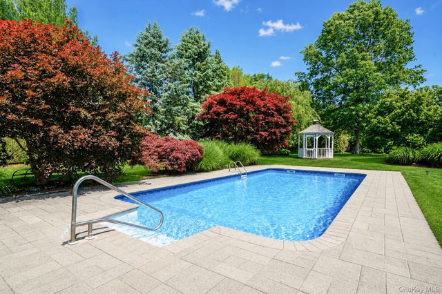 100 Donna Drive, Baiting Hollow, NY 11933