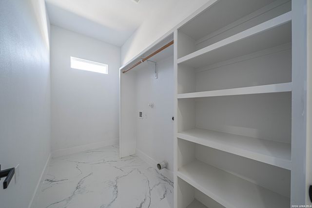 999 County Road 319, La Vernia, TX 78121