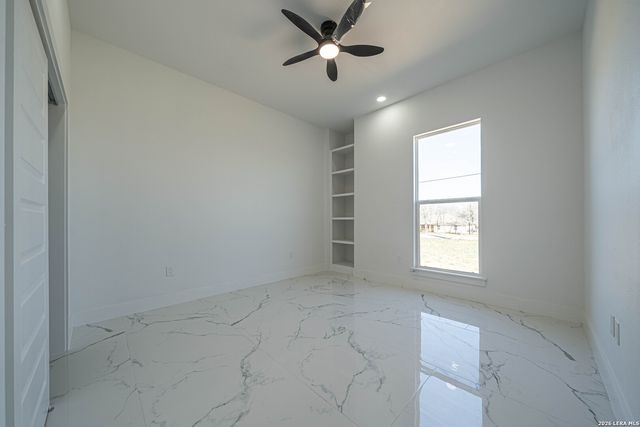 999 County Road 319, La Vernia, TX 78121