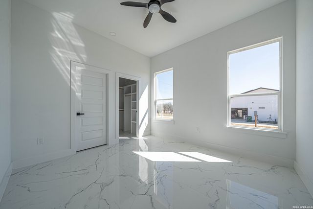 999 County Road 319, La Vernia, TX 78121