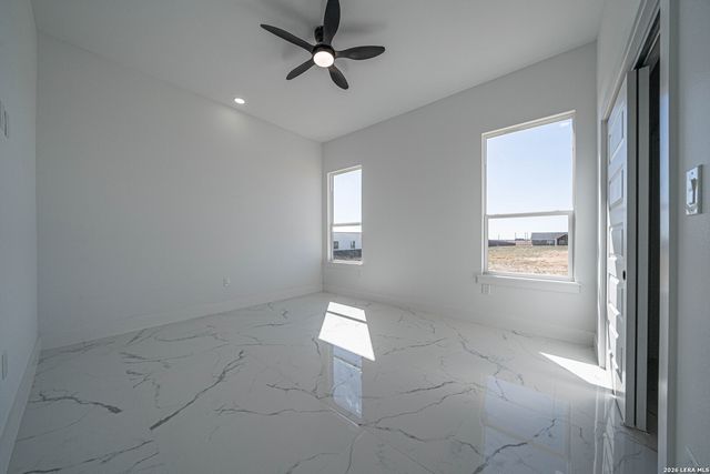 999 County Road 319, La Vernia, TX 78121