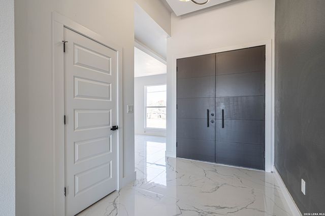 999 County Road 319, La Vernia, TX 78121