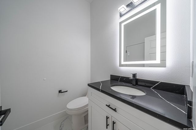 999 County Road 319, La Vernia, TX 78121