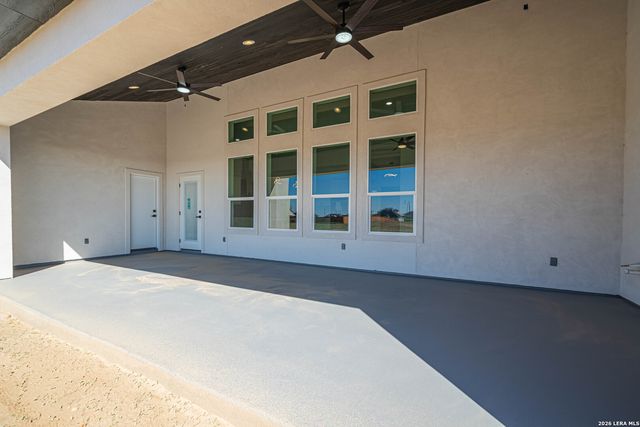 999 County Road 319, La Vernia, TX 78121