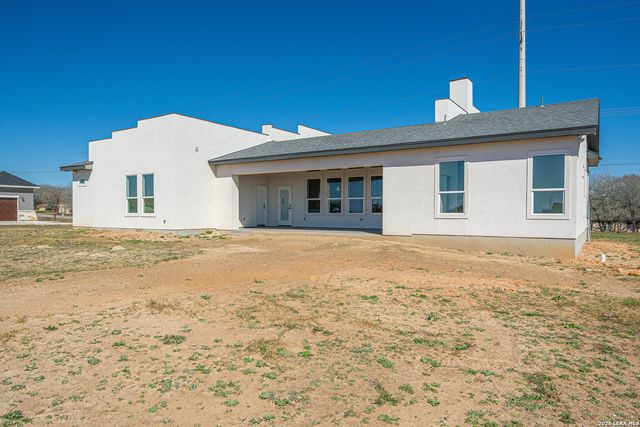 999 County Road 319, La Vernia, TX 78121