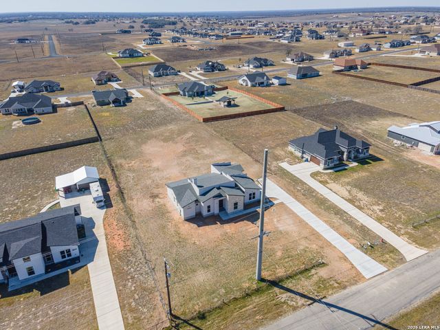 999 County Road 319, La Vernia, TX 78121