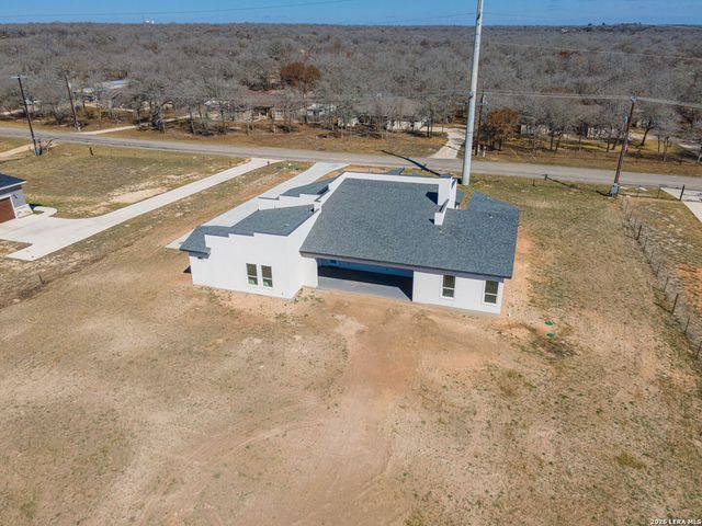999 County Road 319, La Vernia, TX 78121