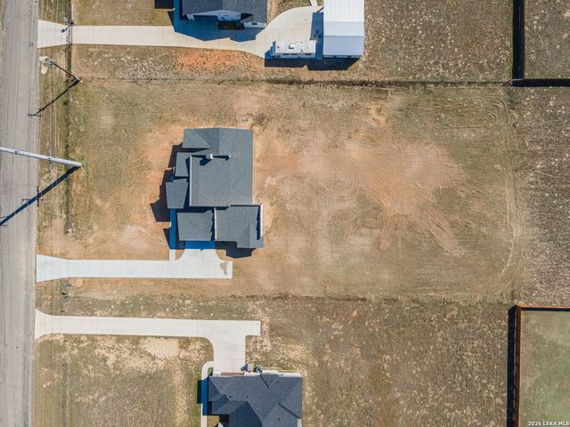 999 County Road 319, La Vernia, TX 78121