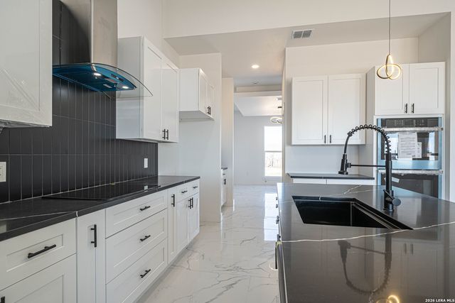 999 County Road 319, La Vernia, TX 78121