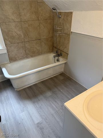 1366 Superior Avenue, Akron, OH 44307