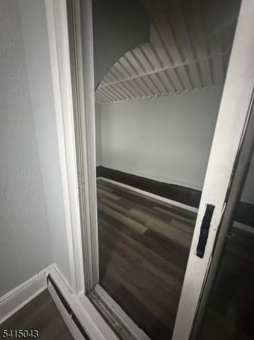 40 Wegman Pkwy, Jersey City, NJ 07305