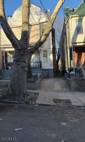 40 Wegman Pkwy, Jersey City, NJ 07305