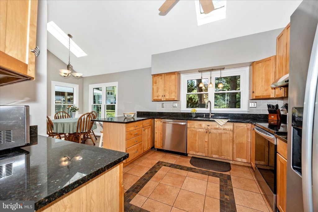 Image 10 of property listing at 1911 STONERIDGE CT, Marriottsville, MD 21104