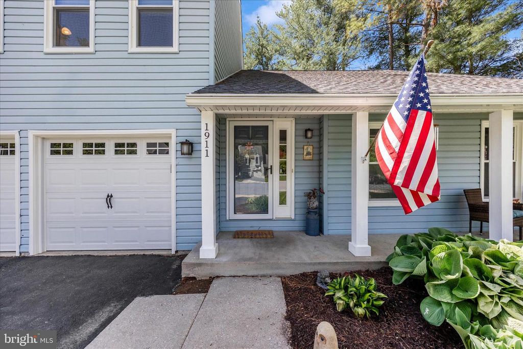 Image 3 of property listing at 1911 STONERIDGE CT, Marriottsville, MD 21104