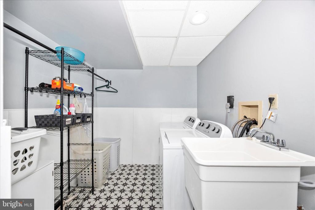 Image 38 of property listing at 1911 STONERIDGE CT, Marriottsville, MD 21104