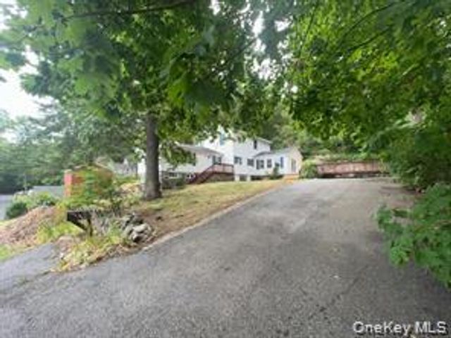 62 Deer Trail S, Greenwood Lake, NY 10925