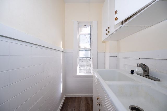 91 Fox St, Worcester, MA 01604