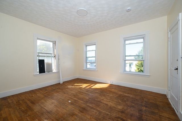 91 Fox St, Worcester, MA 01604