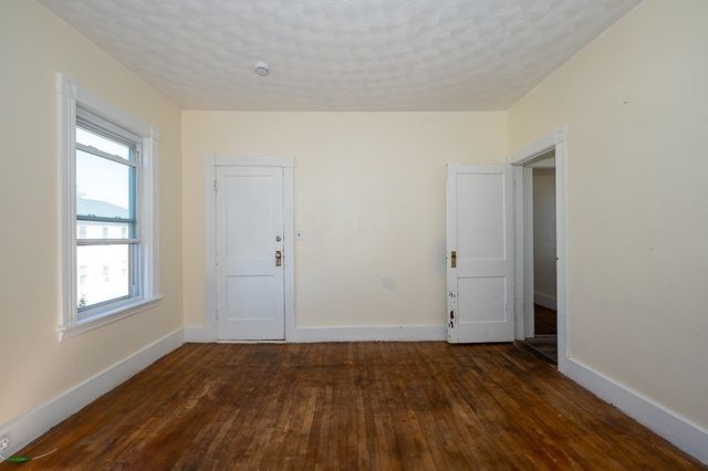 91 Fox St, Worcester, MA 01604