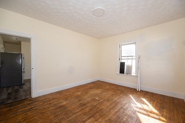 91 Fox St, Worcester, MA 01604