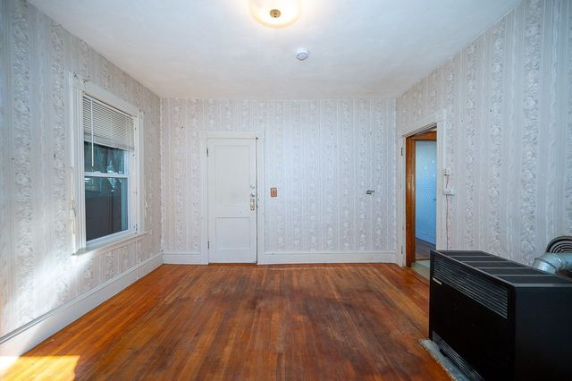 91 Fox St, Worcester, MA 01604