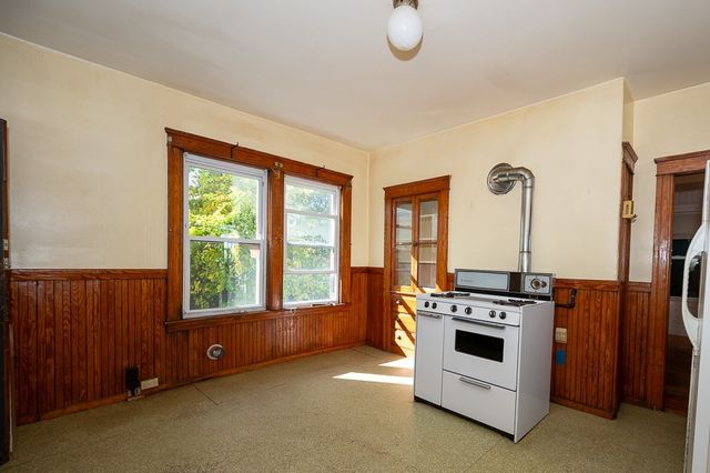 91 Fox St, Worcester, MA 01604