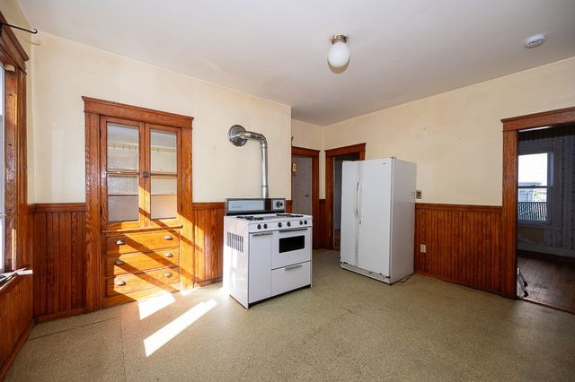 91 Fox St, Worcester, MA 01604