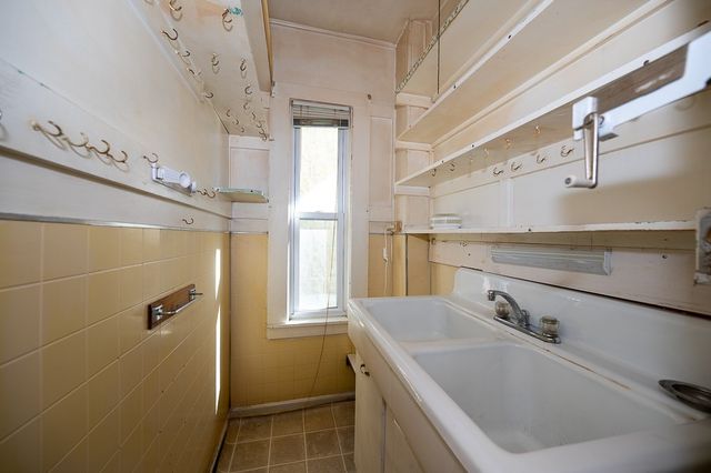 91 Fox St, Worcester, MA 01604