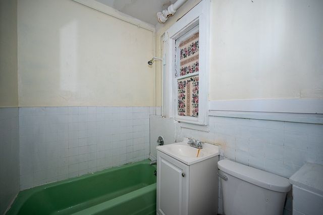 91 Fox St, Worcester, MA 01604