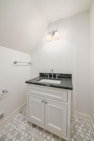 2252 Club Road, Upper Arlington, OH 43221