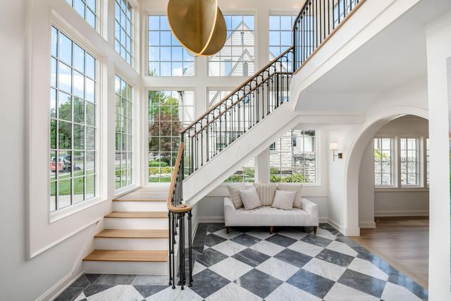 2252 Club Road, Upper Arlington, OH 43221