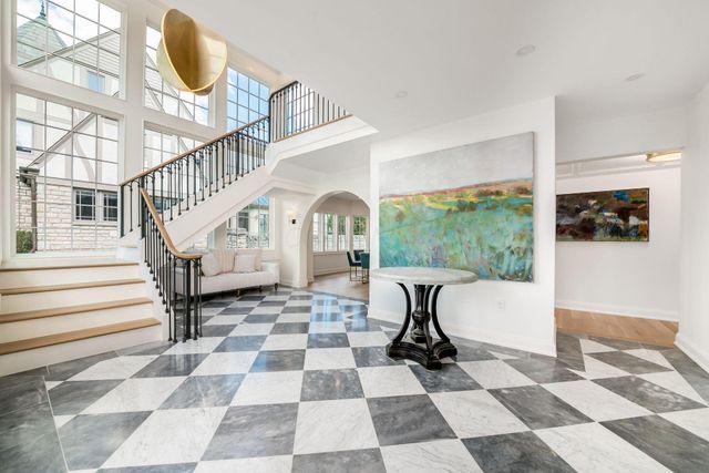 2252 Club Road, Upper Arlington, OH 43221